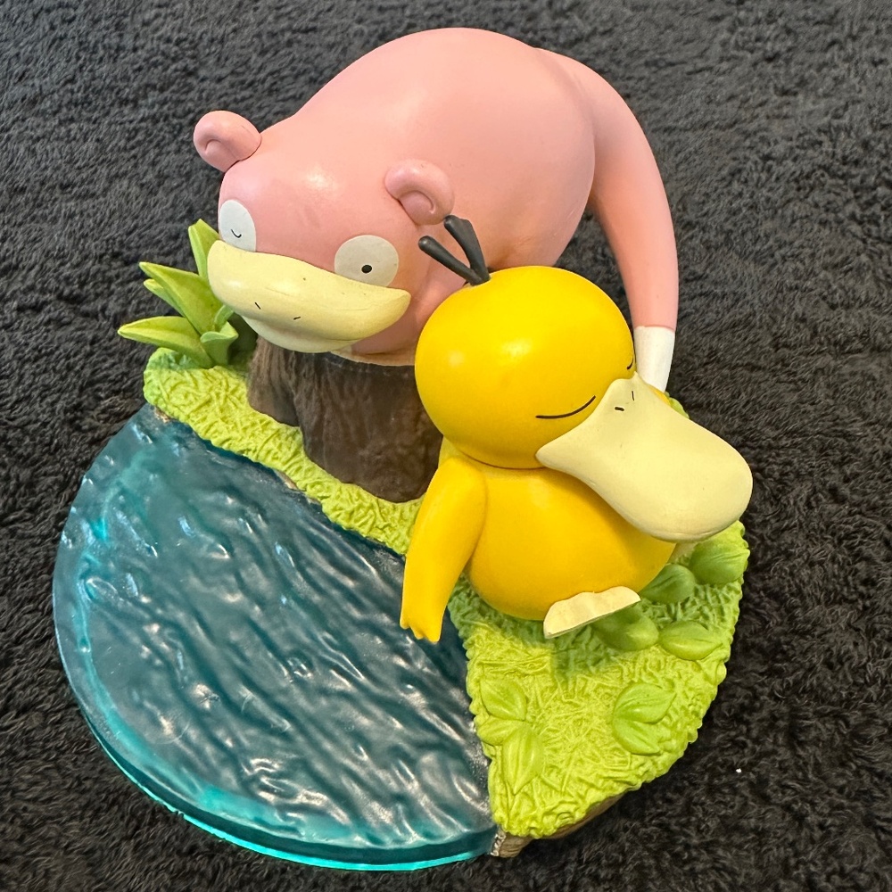 Pokemon Figurine - Slowpoke and Psyduck